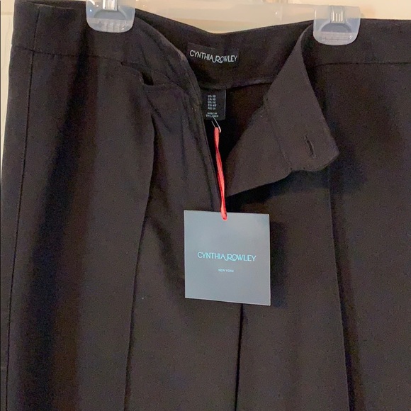 Cropped Pants - Picture 2 of 6